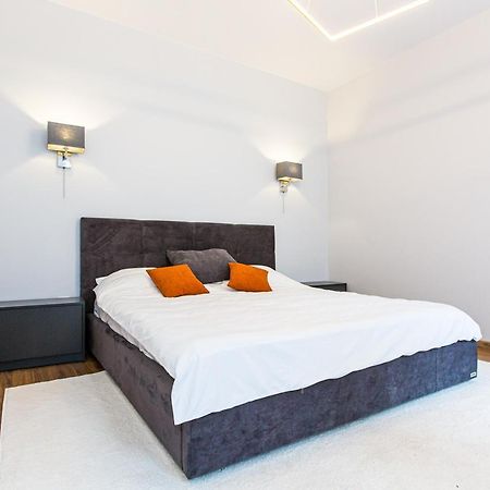 3 Vodna Apartment Lviv Bagian luar foto