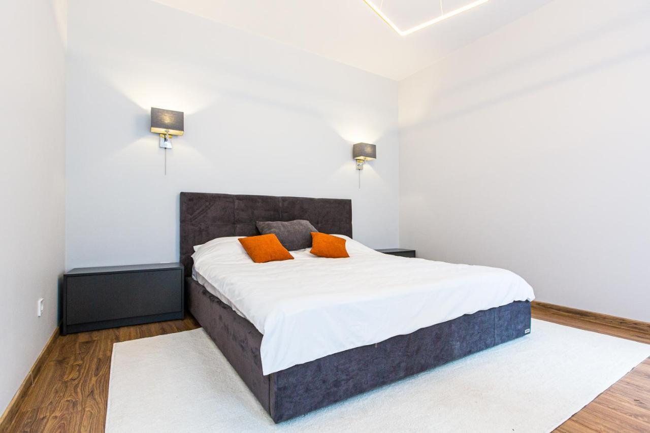 3 Vodna Apartment Lviv Bagian luar foto