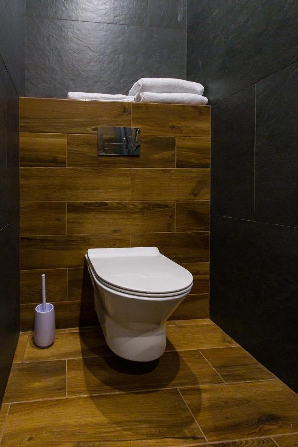 3 Vodna Apartment Lviv Bagian luar foto